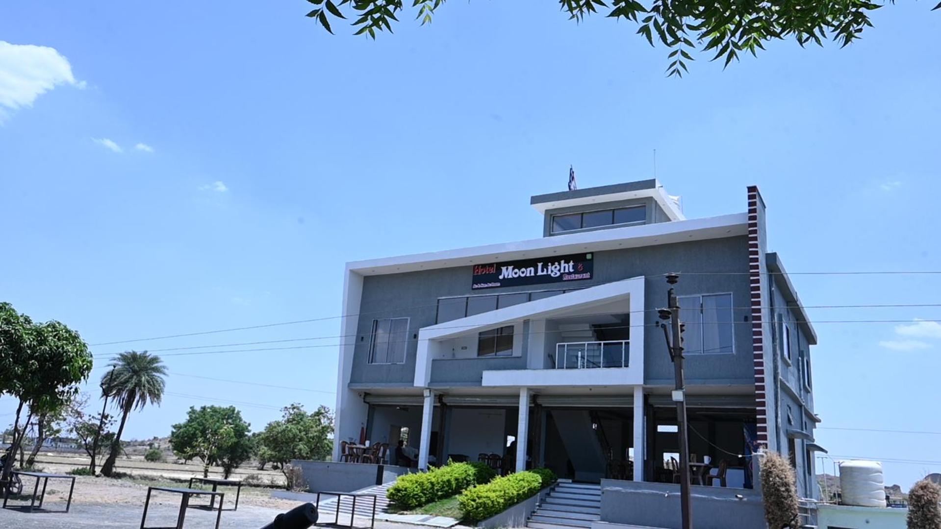 Hotel Moonlight & Restaurant Sehore ภายนอก รูปภาพ