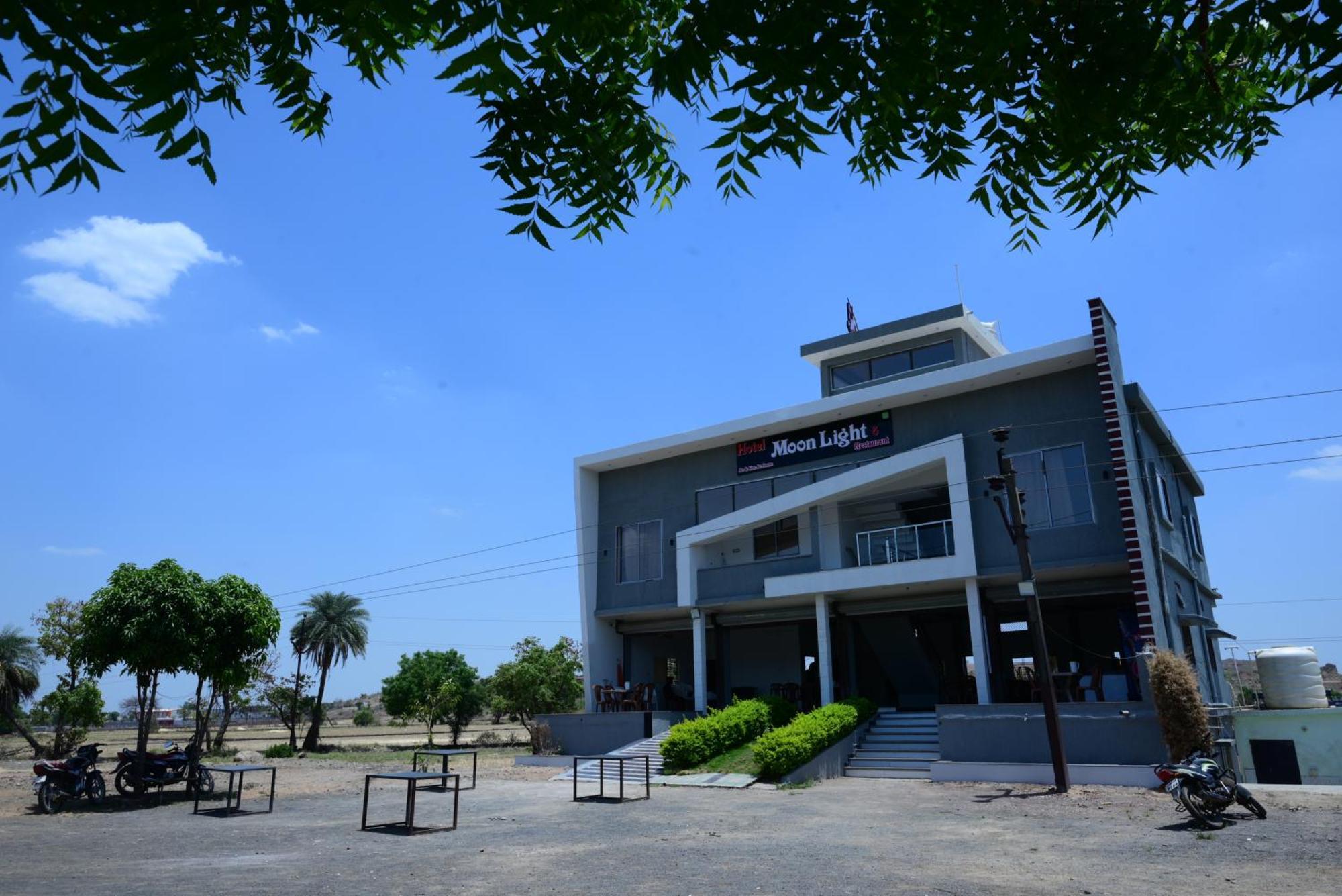 Hotel Moonlight & Restaurant Sehore ภายนอก รูปภาพ